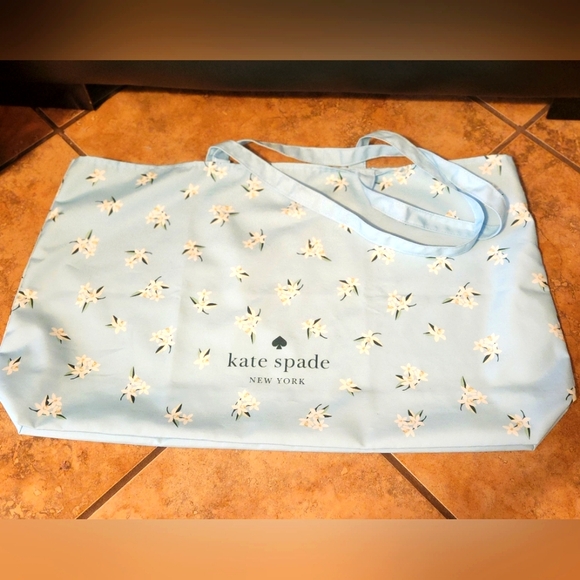 Kate Spade ♠️  Lightweight Tote - Picture 2 of 4